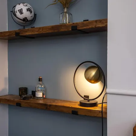 Cosy Ideal For Long & Contractors