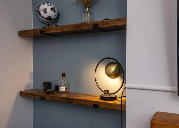 Cosy Ideal For Long & Contractors