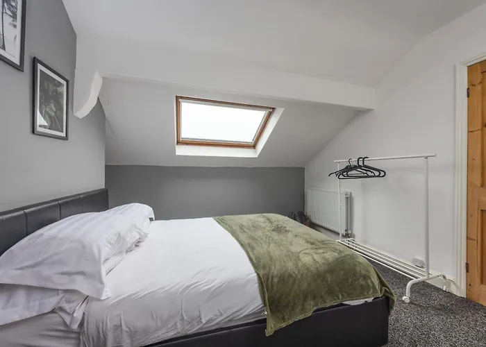 Cosy Ideal For Long & Contractors * Leeds (West Yorkshire)