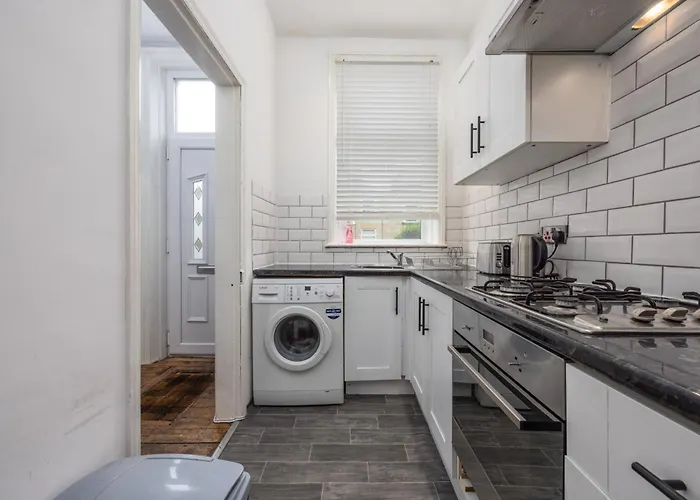 Cosy Ideal For Long & Contractors