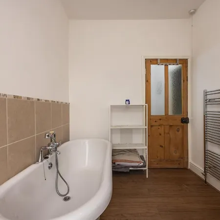 Cosy Ideal For Long & Contractors Σπίτι διακοπών Λιντς